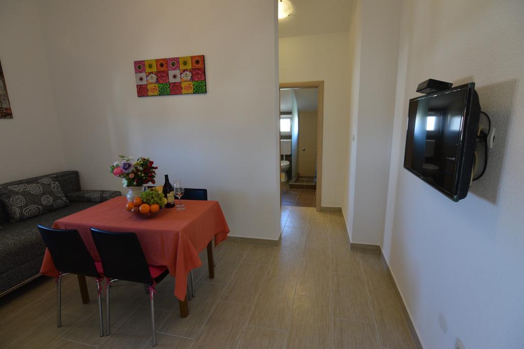 Apartments Batarilo Biograd Na Moru Exterior photo